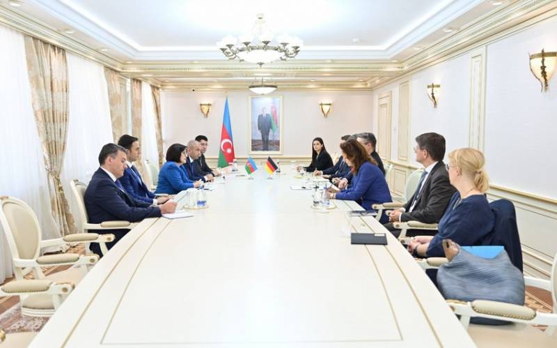 Spiker dövlət naziri ilə danışıqlar apardı