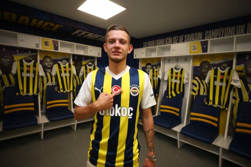 “Fənərbaxça” polşalı futbolçunu transfer etdi