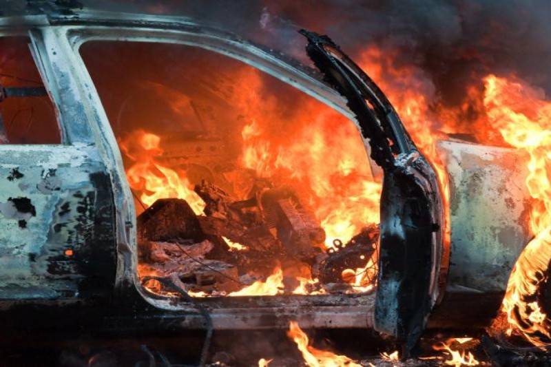 Sumqayıtda “Dodge” markalı avtomobil yandı