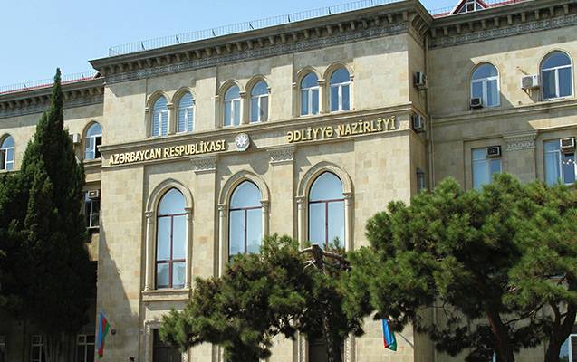 Ədliyyə Nazirliyi əməkdaşını inzibati məsuliyyətə cəlb etdi