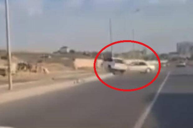 Azərbaycanda toy karvanında avtoxuliqanlıq edən “Prius” qəza törətdi - ANBAAN VİDEO
