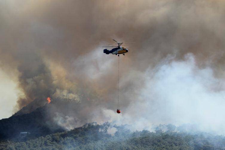Türkiyədə yanğınsöndürən helikopter qəzaya uğradı