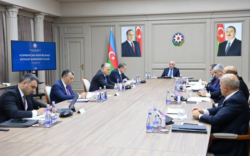 Əli Əsədov İqtisadi Şuranı TOPLADI