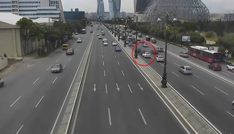 Ara məsafəsi saxlamayan sürücü magistral yolda qəza törətdi - VİDEO