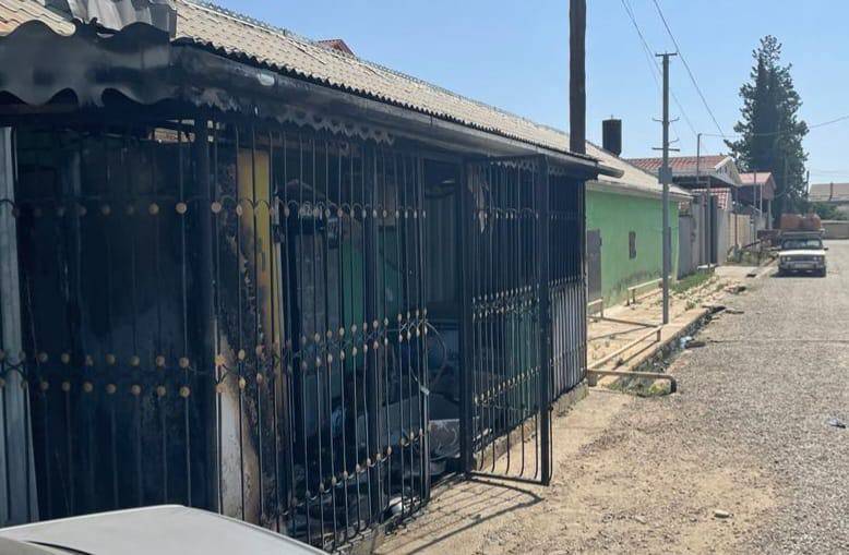 Sərxoş vəziyyətdə mağaza yandıran qohumlar saxlanıldı - FOTO