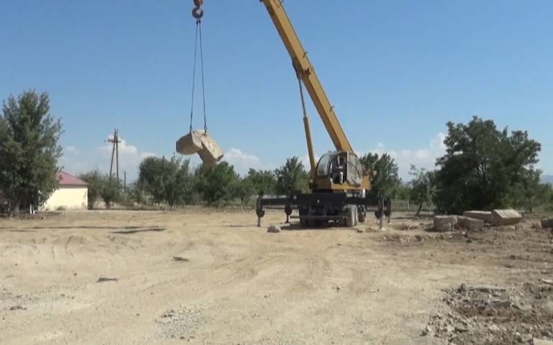 Naxçıvanda məktəb binası söküldü - FOTOLAR