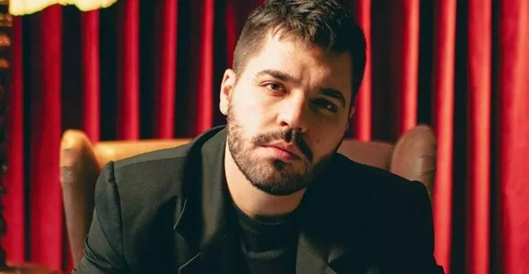 Məşhur mahnı oğurluq çıxdı