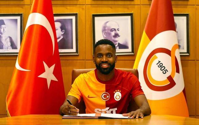 \"Qalatasaray\" daha bir hücumçu aldı