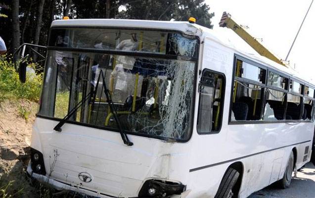 Bakıda marşrut avtobusları toqquşdu - Yaralılar var