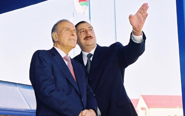 “Bizim üçün mürəkkəb dövr idi, lakin ailəmiz bir yerdə idi” - İlham Əliyev