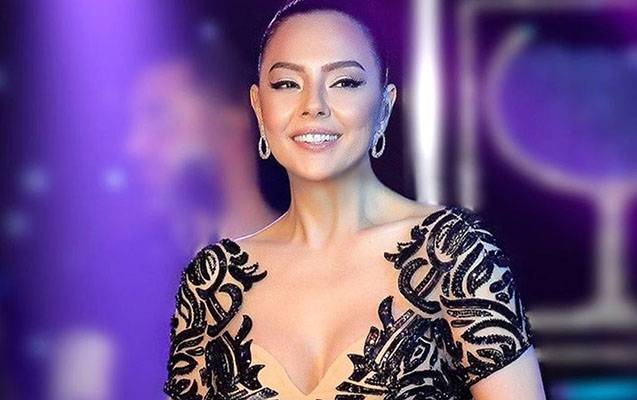 Məşhur müğənni Ebru Gündeşin bacısı kimdir? - FOTO