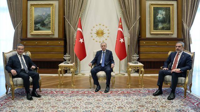Ərdoğan çinli nazirlə Orta Dəhlizi müzakirə etdi