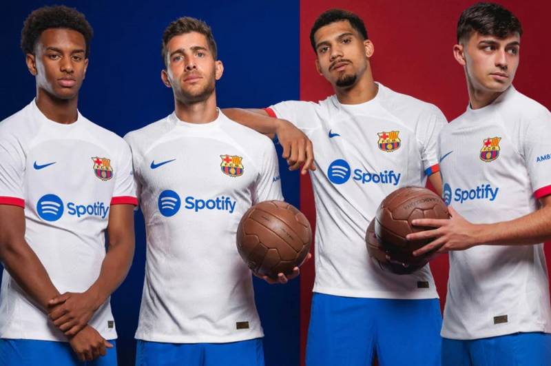 \"Barcelona\" yeni səfər formasını tanıttı - ŞƏKİLLƏR