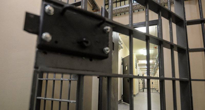 Rüşvətə görə tutulan gömrük əməkdaşı azadlığa buraxıldı