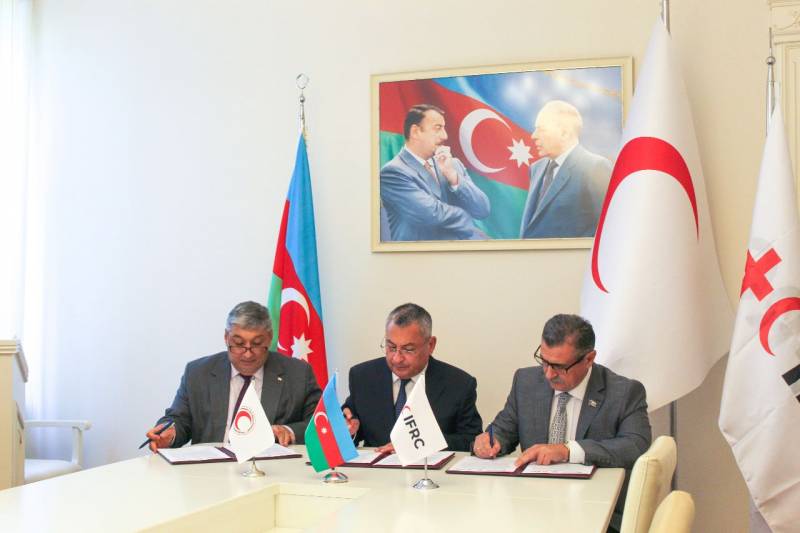 Dövlət Komitəsi AzQAC və İFRC arasında niyyət sazişi imzalandı - FOTOLAR