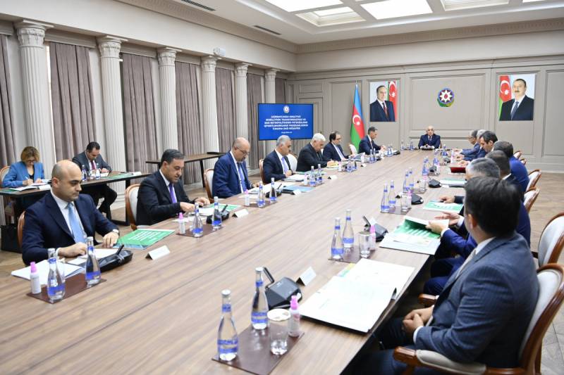 Əli Əsədov iclas keçirdi