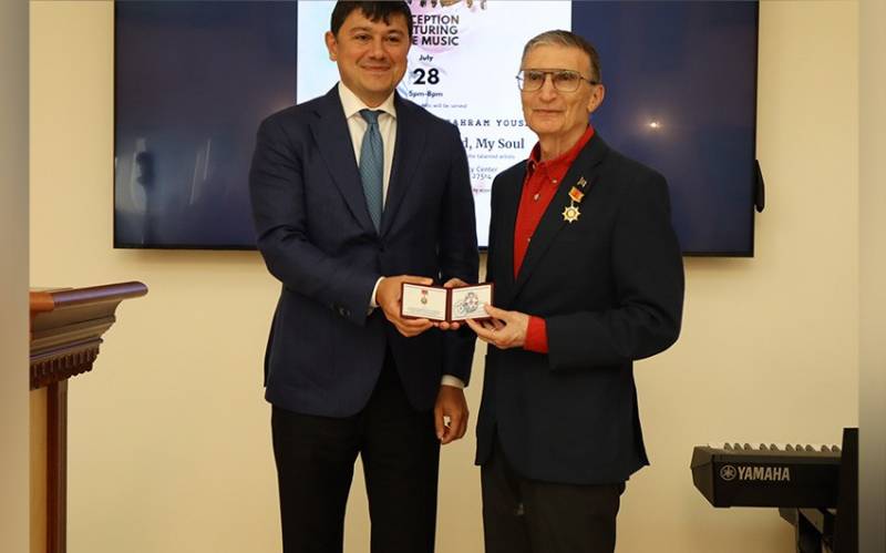 Aziz Sancara Azərbaycanın medalı təqdim edildi