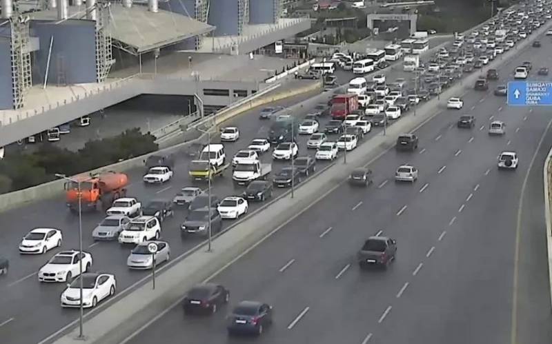 Bu yollarda tıxac var - SİYAHI