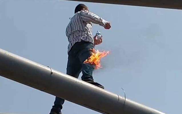 İntihara cəhd edən kişi özünü yandırıbmış - VİDEO