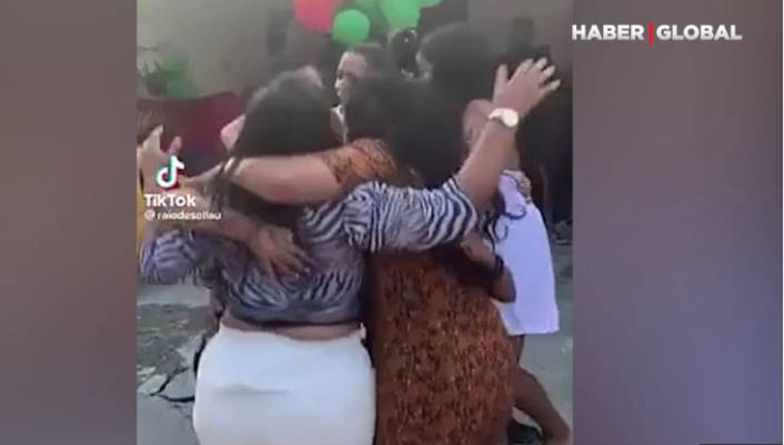 Rəqs edən qızların başına iş gəldi: Yerə girdilər - VİDEO