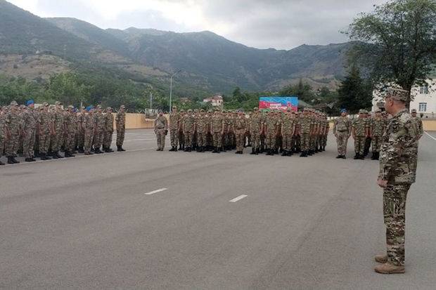 Hərbi vəzifəlilərin təlim toplanışından görüntülər - VİDEO