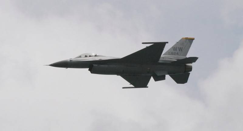 Ukraynaya F-18-lər də gəlir: Rusiya geri çəkiləcək