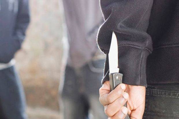 Bakıda yeniyetmə 2 yaşıdını bıçaqladı