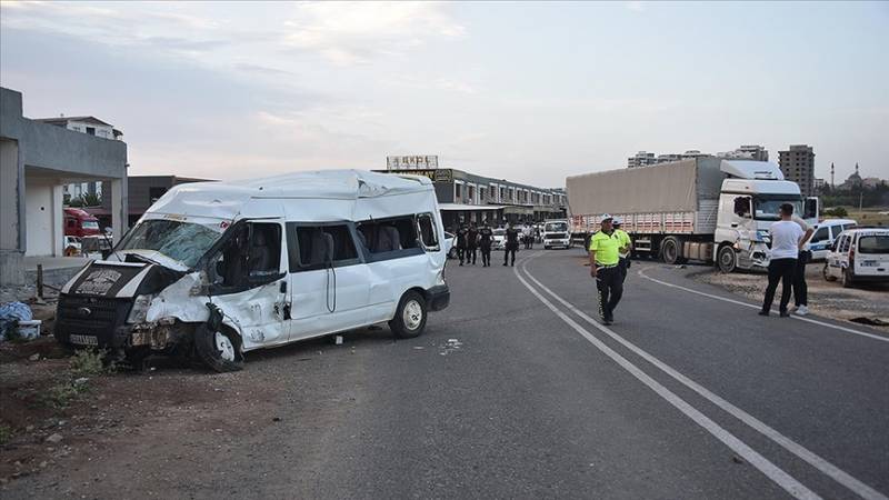 İşçiləri daşıyan avtobus qəzaya uğradı - 21 nəfər yaralandı