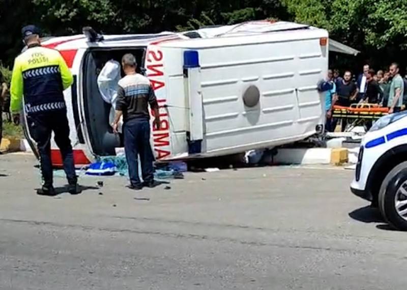 Bakıda çağırışa gedən təcili yardım avtomobili qəza törətdi