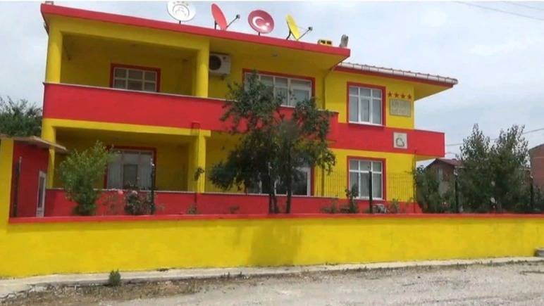 Tutduğu futbol klubu çempion oldu – Evini bu rənglərə boyatdı -VİDEO