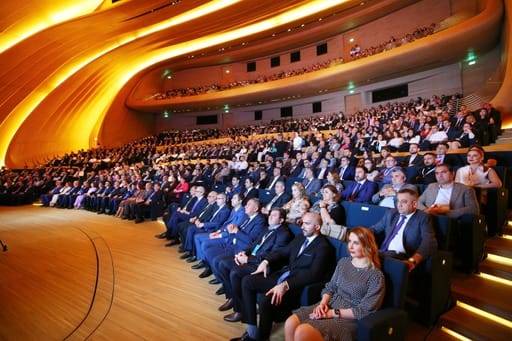 Dünyadakı Azərbaycanlı Təbiblərin Simpoziumu öz işinə başlayıb - FOTOLAR