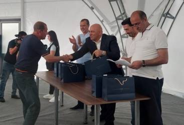 Laçına qayıdan ailələrə evlərinin açarları verildi