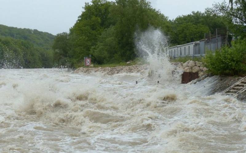 Azərbaycanda müşahidə edilən FAKTİKİ HAVA - Bəzi çaylardan sel keçir