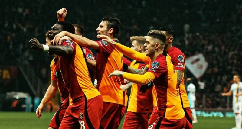 \"Qalatasaray\" PSJ-nin ulduzlarına gözünü tikdi