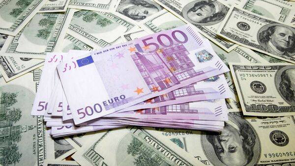 Dollar ilk dəfə ucuzlaşdı 