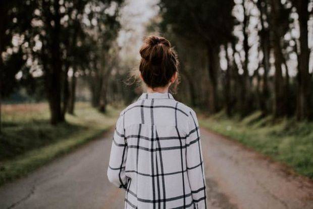 Ağdamda 15 yaşlı qız itkin düşüb - FOTO