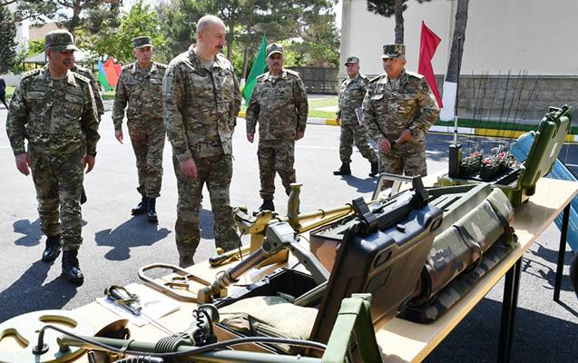 Prezident MN-in komando hərbi hissəsində - FOTOLAR