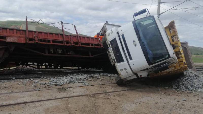 Yük maşını qəza törətdi : 8 yaralı