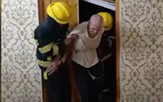 Bərdədə uçan evin altında qalanlar xilas edildi - VİDEO