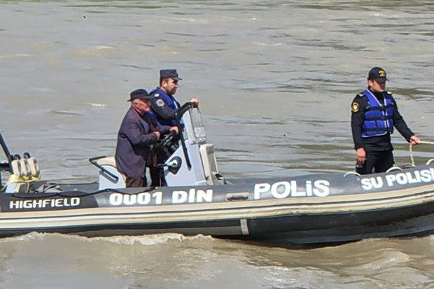 Kürü mövsümündə elektrik cərəyanı ilə balıq ovlayan şəxs SAXLANILDI - FOTO
