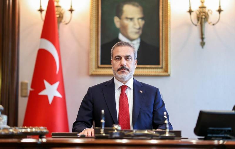 Türkiyə və İranın XİN başçıları arasında telefon danışığı olub