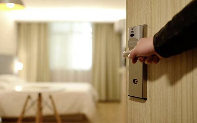 Azərbaycanda yüksəkvəzifəli şəxs hoteldə ÖLDÜ