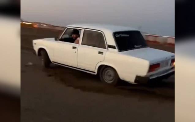 Çimərlikdə avtoşluq edən gənc saxlanıldı - YENİLƏNDİ (VİDEO)