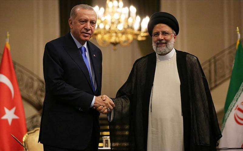 Ərdoğan İbrahim Rəisi ilə regionu müzakirə etdi