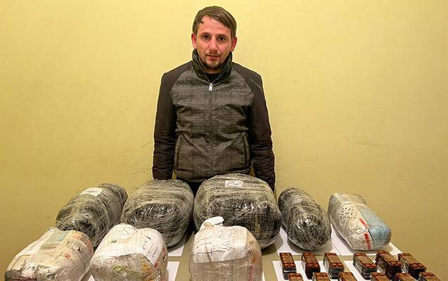 Sərhəd pozucusu qaça bilməyəcəyini anladı - Özünü bıçaqladı (FOTOLAR)