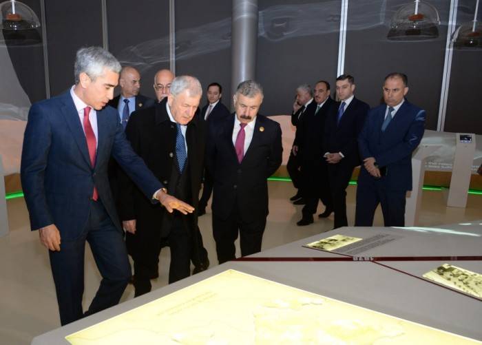 İraq Prezidenti Heydər Əliyev Mərkəzi ilə tanış olub - FOTO