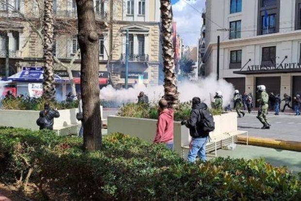 Yunanıstanda iğtişaşlar: Polis gözyaşardıcı qazdan istifadə edib