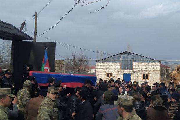 Şəhid Eşqin Hüseynov ilə vida mərasimi keçirilir - FOTOLAR