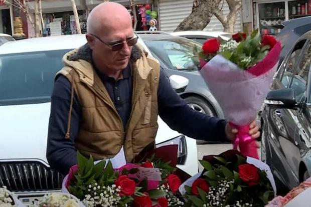 8 Mart bayramında qadınların üzünü güldürən hədiyyə nədir? - VİDEO