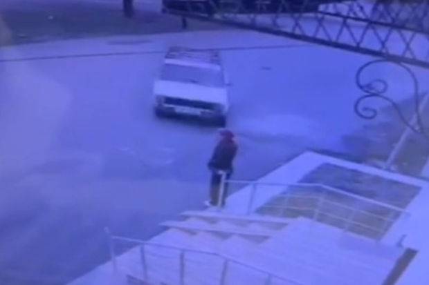 Zaqatalada gənc qızı maşın vurdu - ANBAAN VİDEO